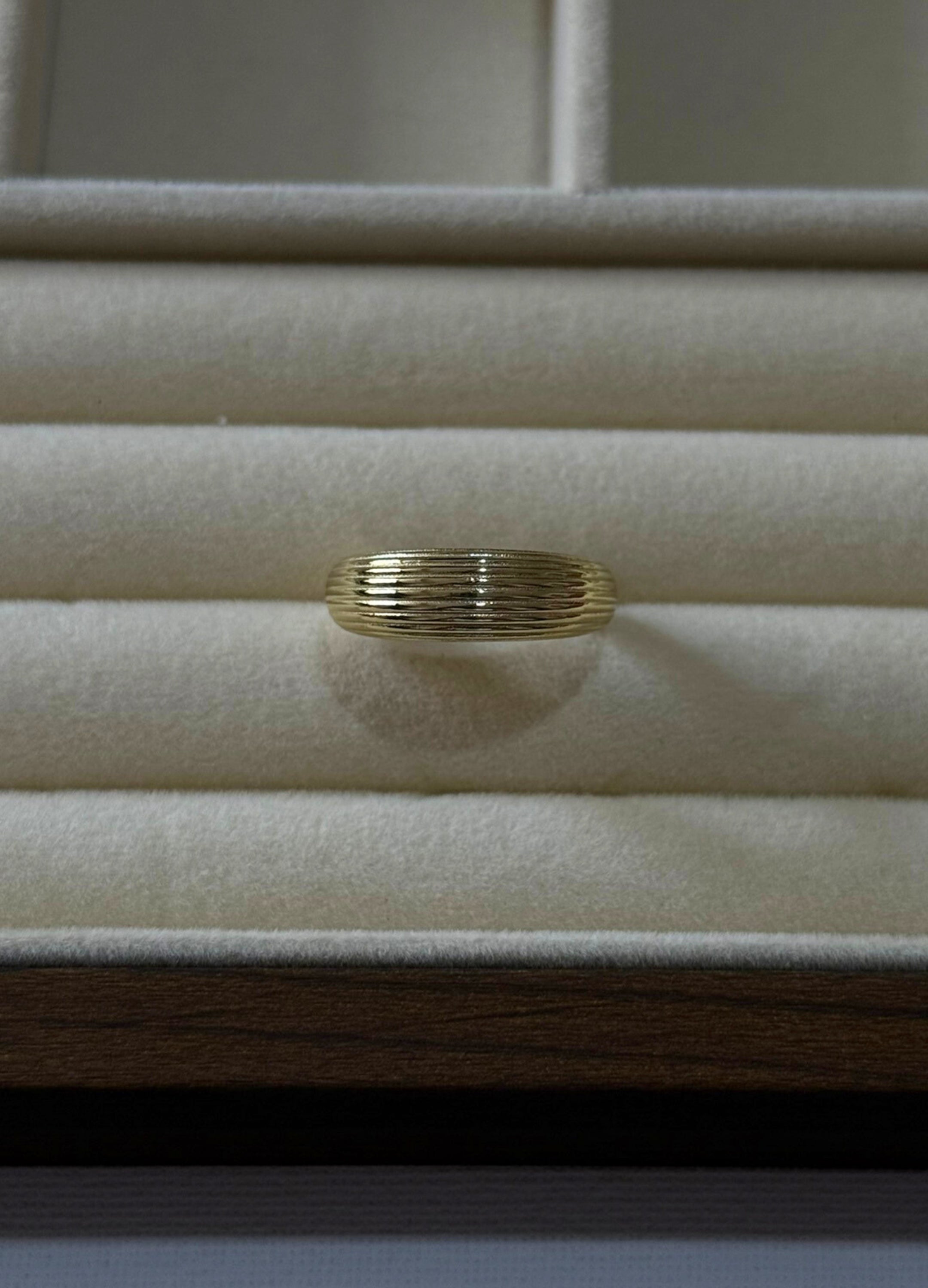 RIBBED DOME