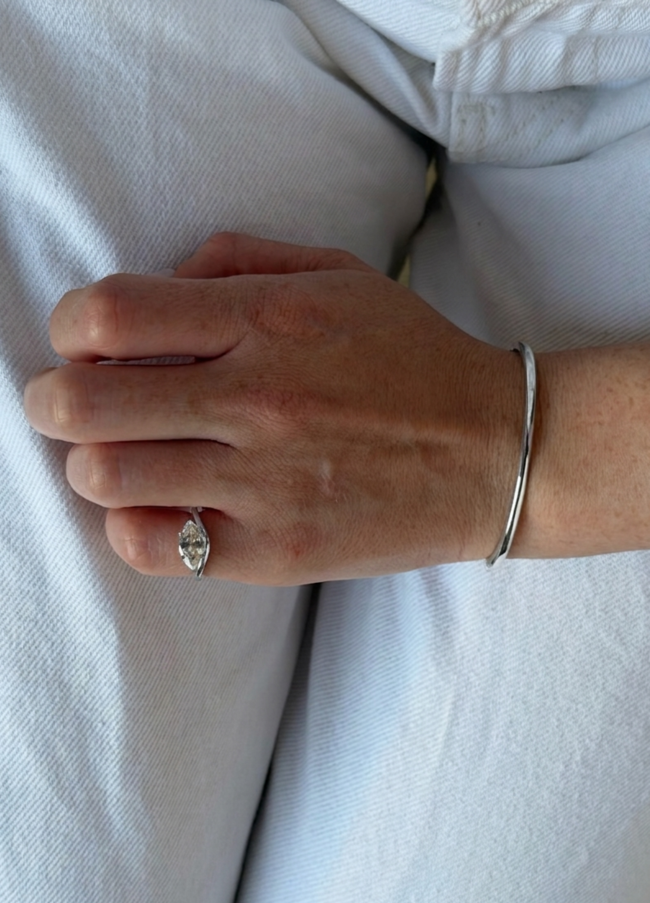 PETITE BANGLE
