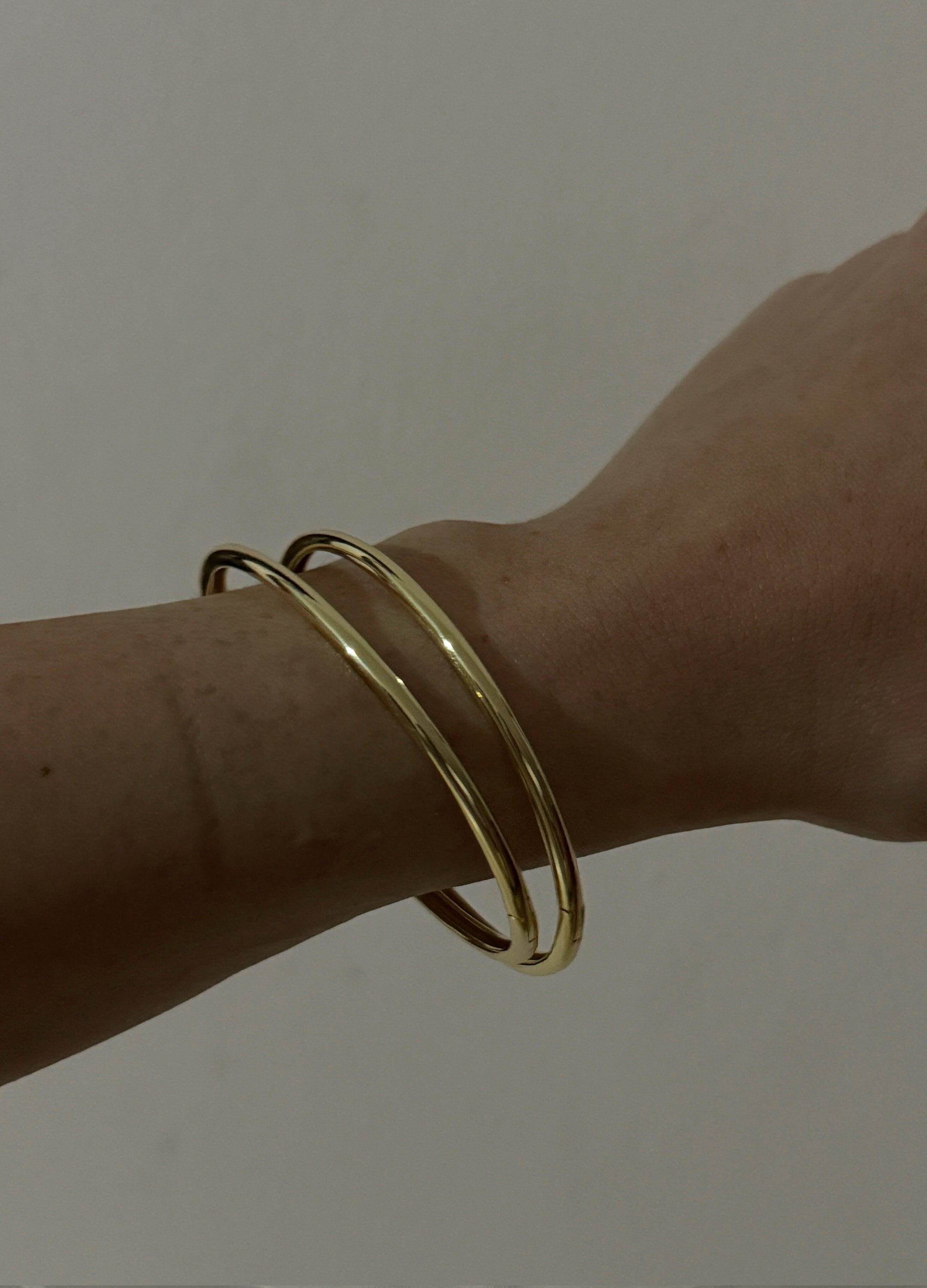 PETITE BANGLE