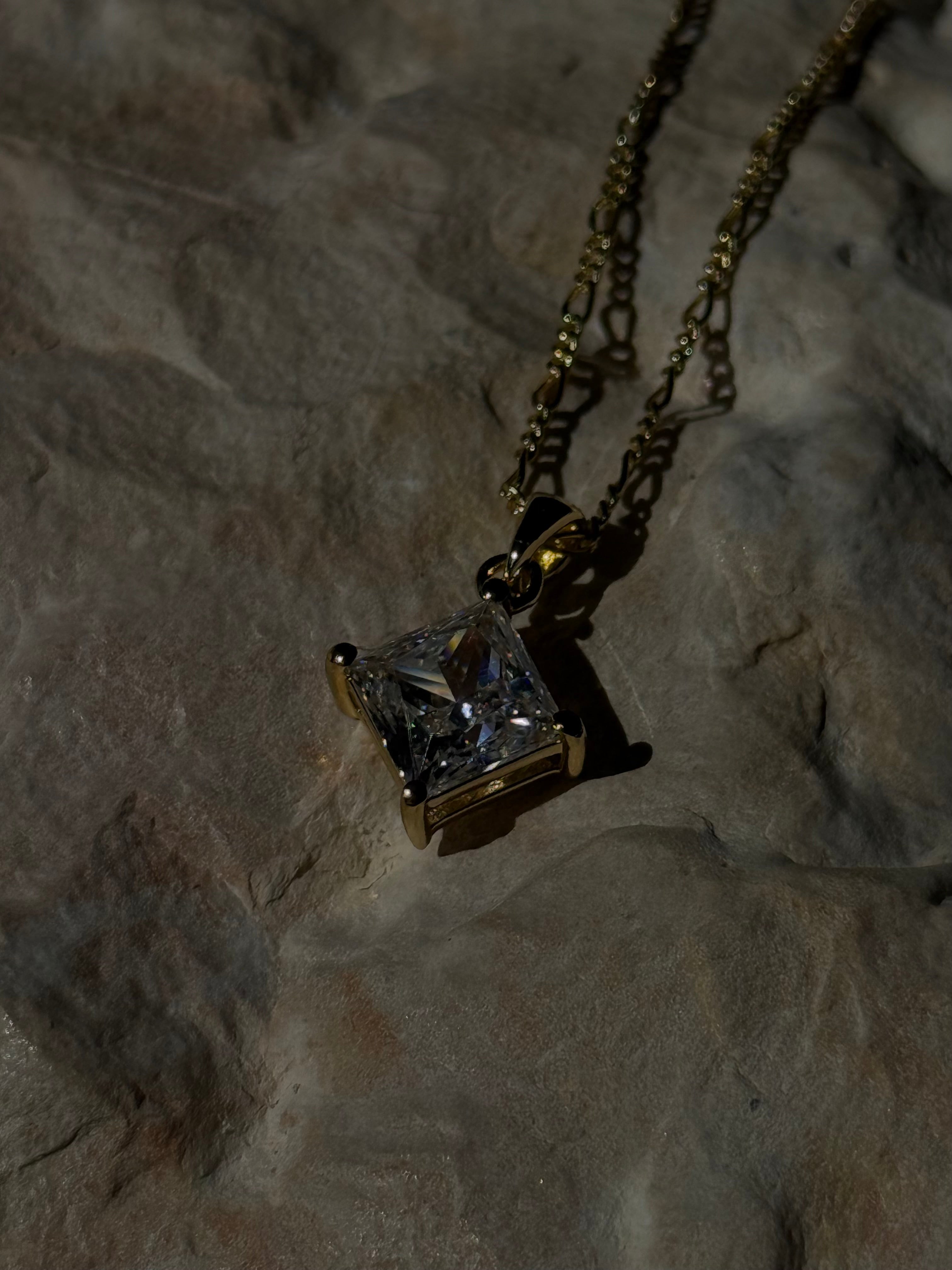NOEMI NECKLACE