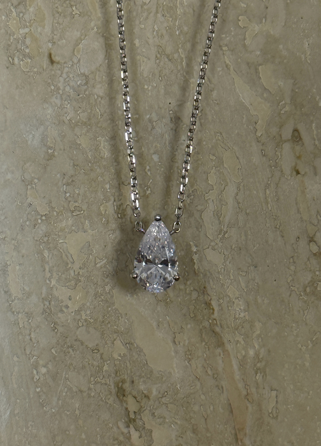 POIRE NECKLACE