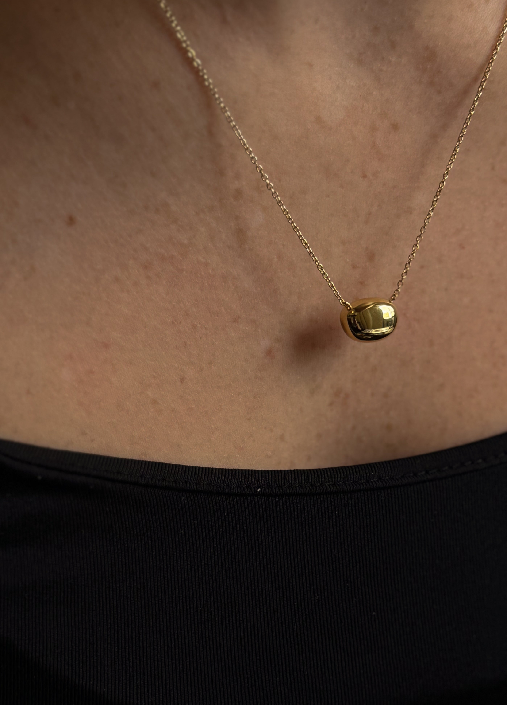 PEBBLE NECKLACE