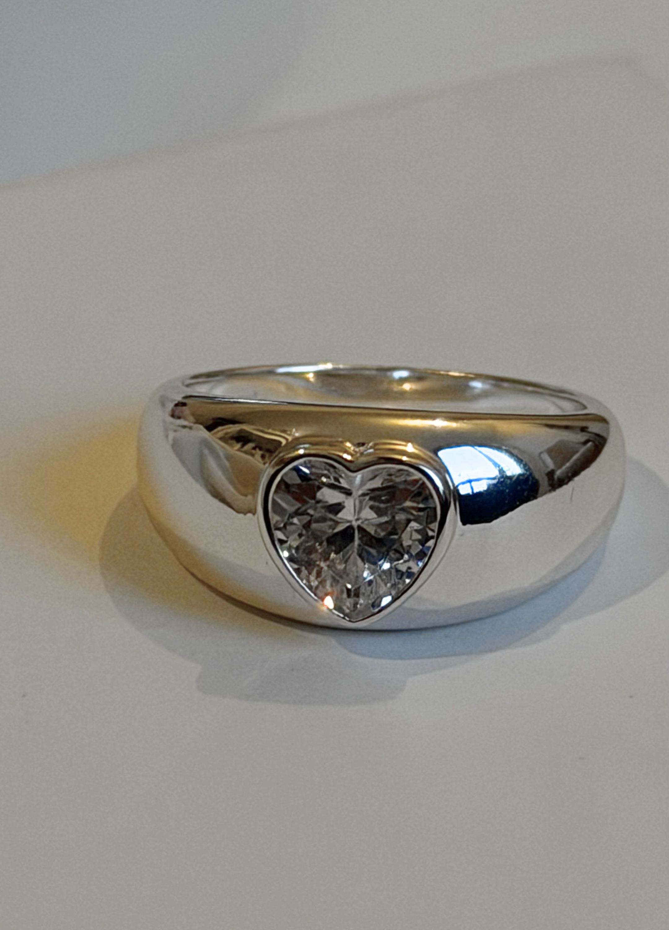 ADORE RING