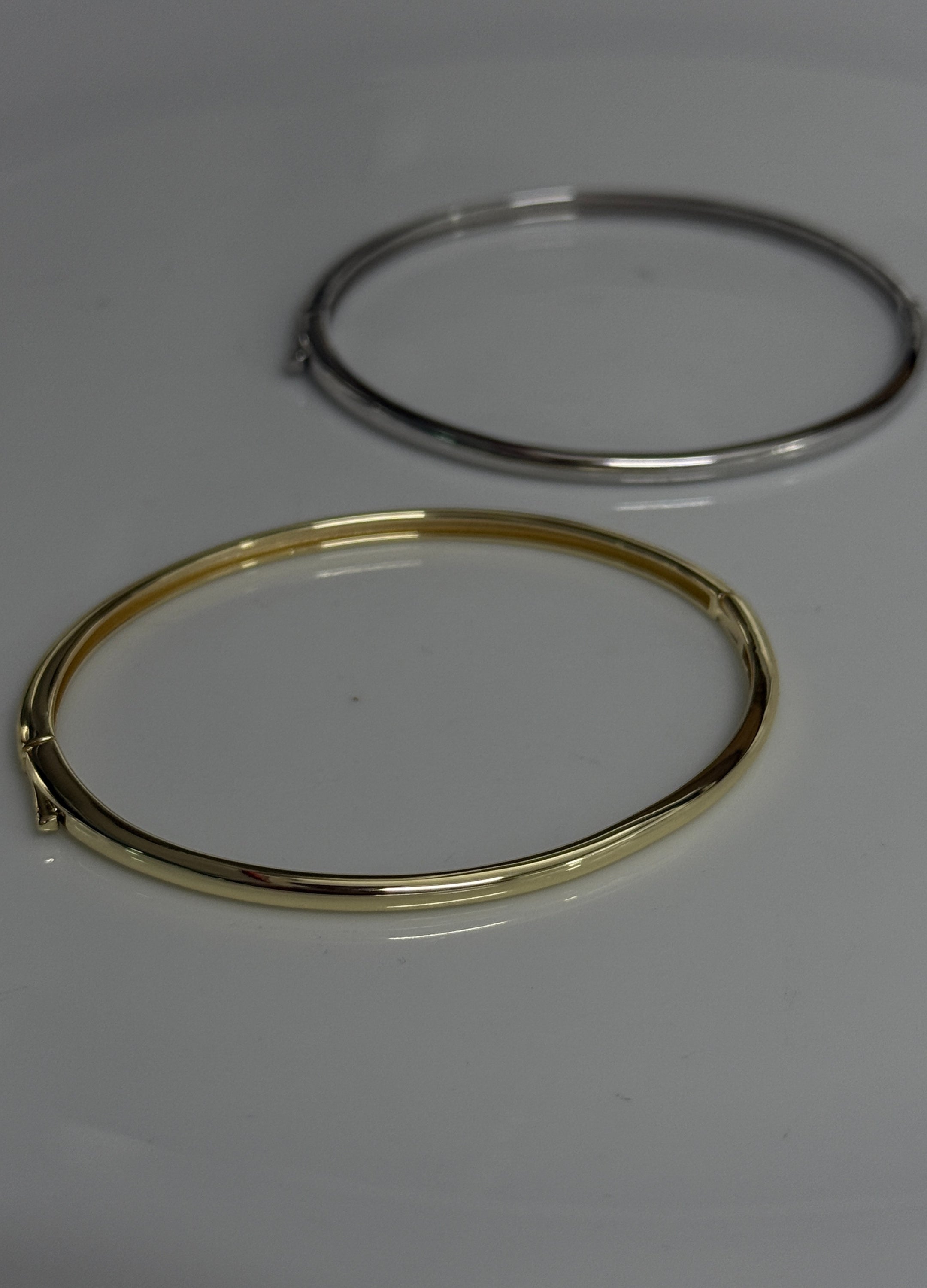 PETITE BANGLE