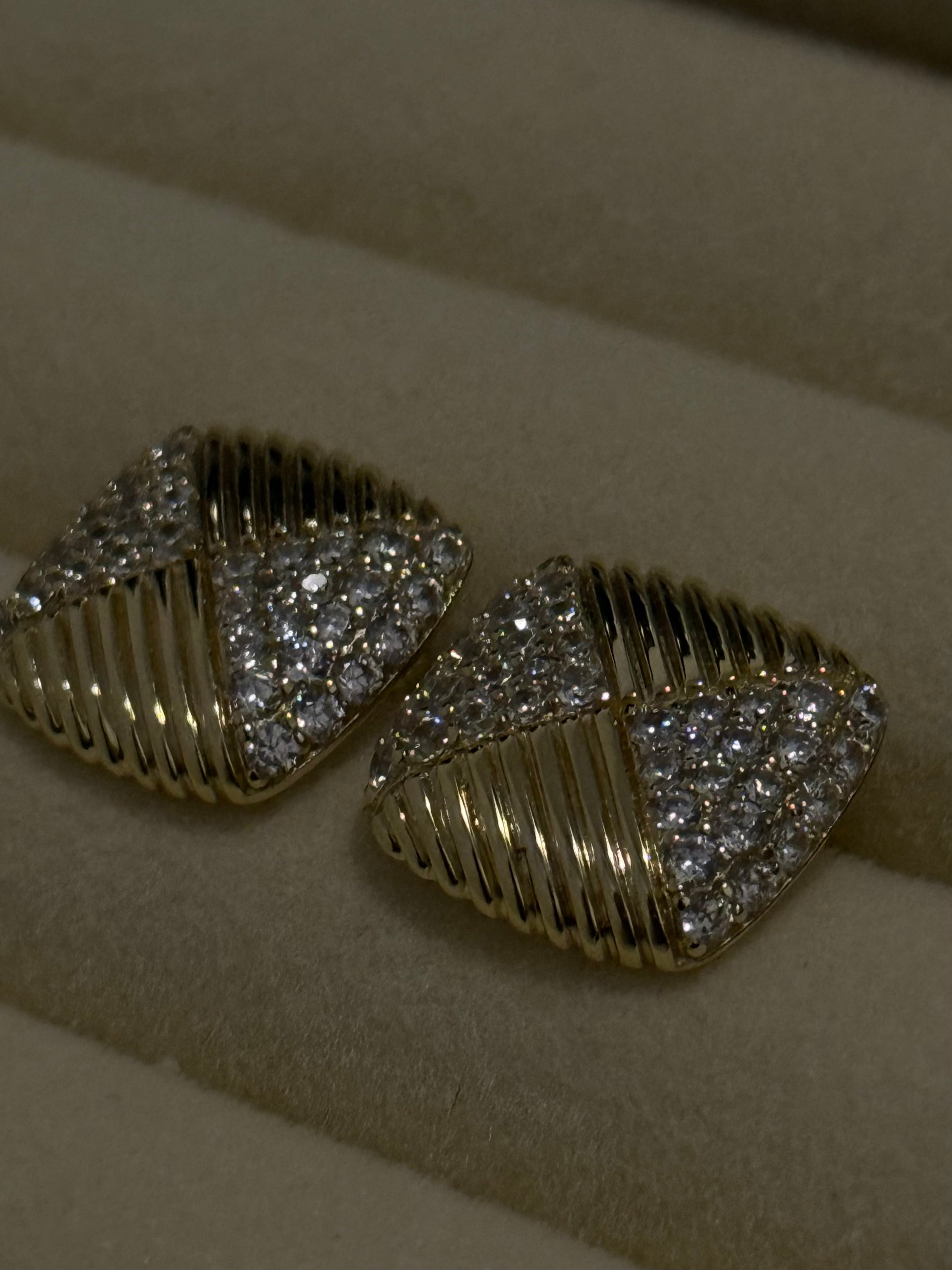 RIBBED SQUARE EARRINGS
