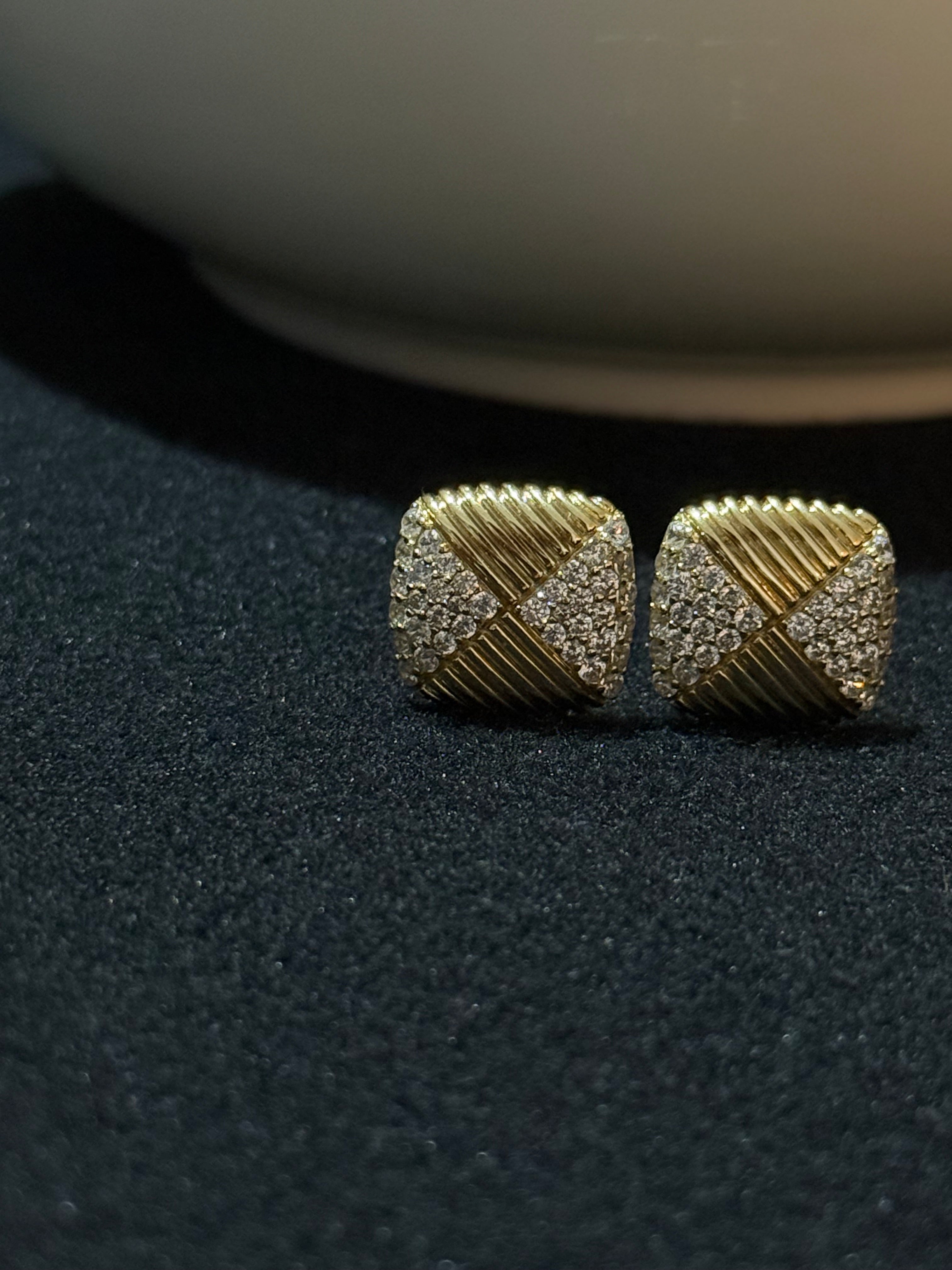 RIBBED SQUARE EARRINGS