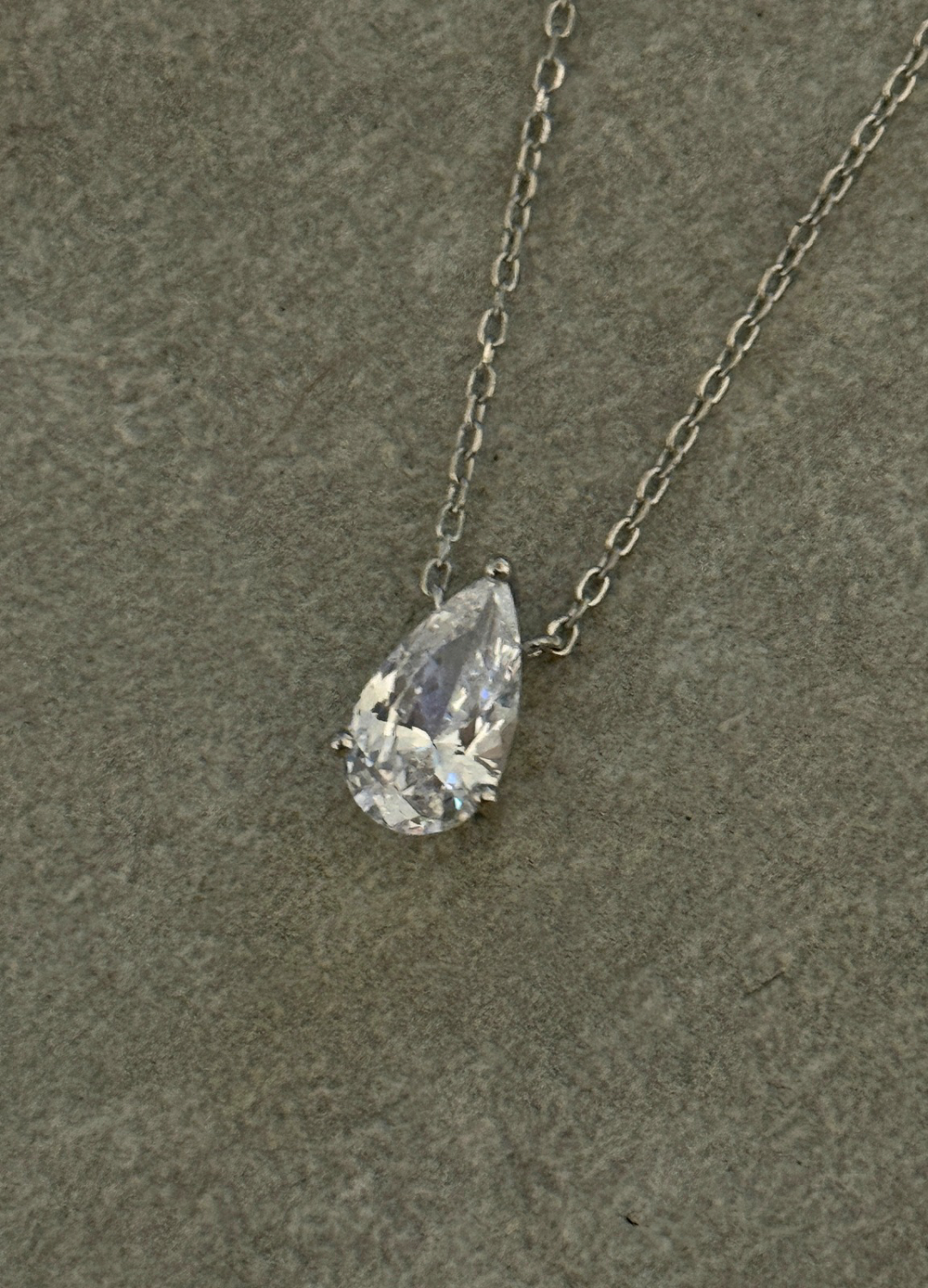 POIRE NECKLACE